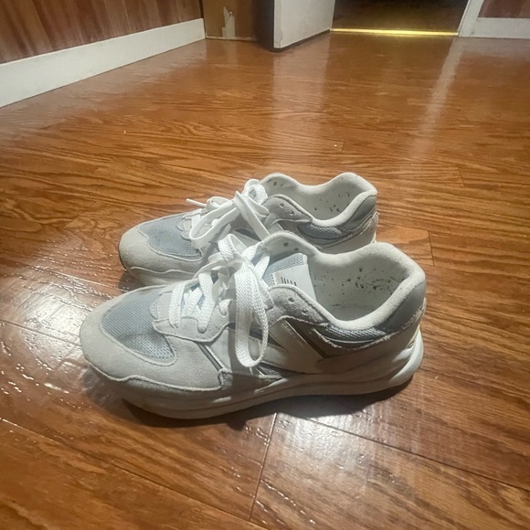New Balance White and Gray Athletic Shoes - Picture 4 of 5